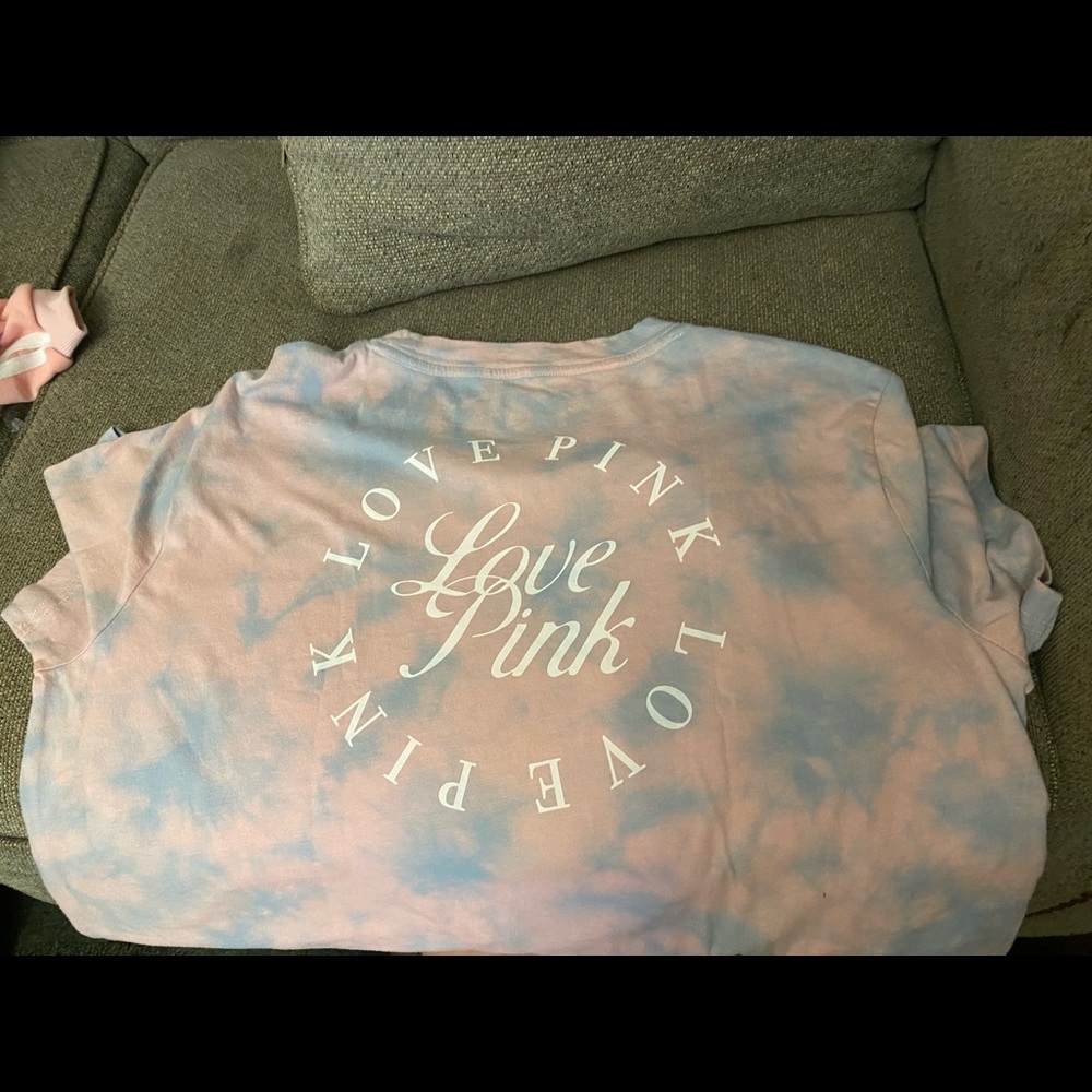 ISO VS PINK SHIRT !